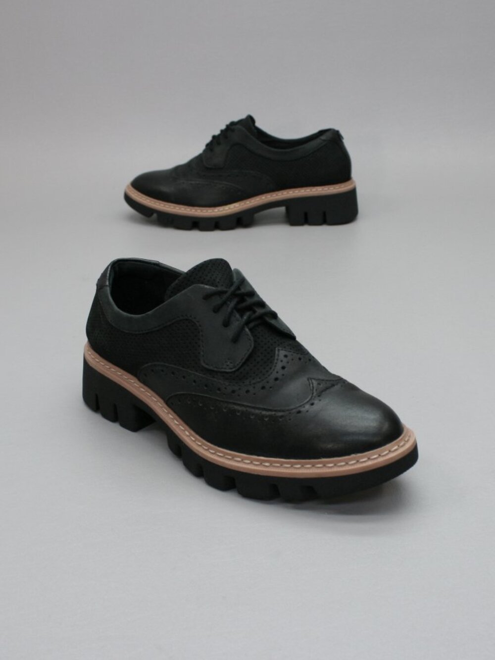 CAT Ladies 7 W Wide Caterpillar Hybrid Black Wingtips Oxfords Heels Work Shoes